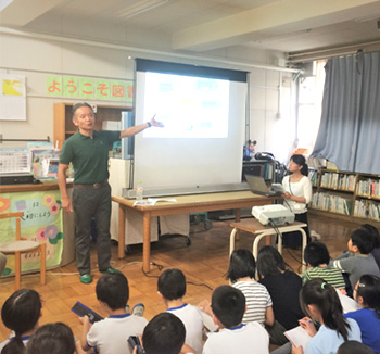 2018年10月　江東区立越中島小学校にて環境教育をサポート